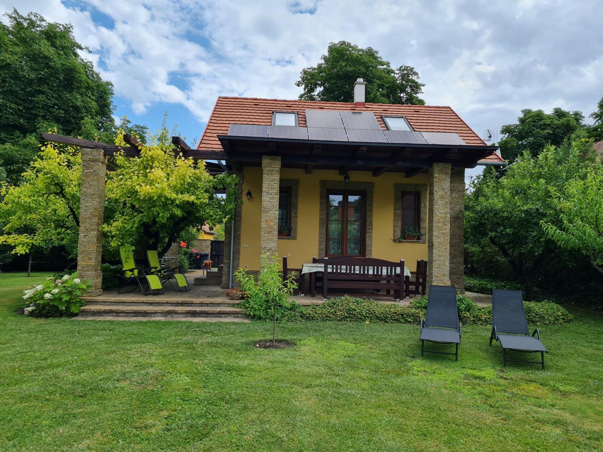 Duzzogo Vendeghaz Agard Villa Gardony Exterior photo