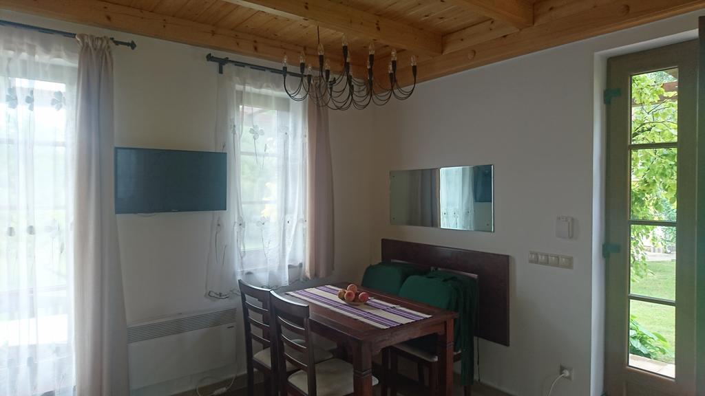 Duzzogo Vendeghaz Agard Villa Gardony Exterior photo